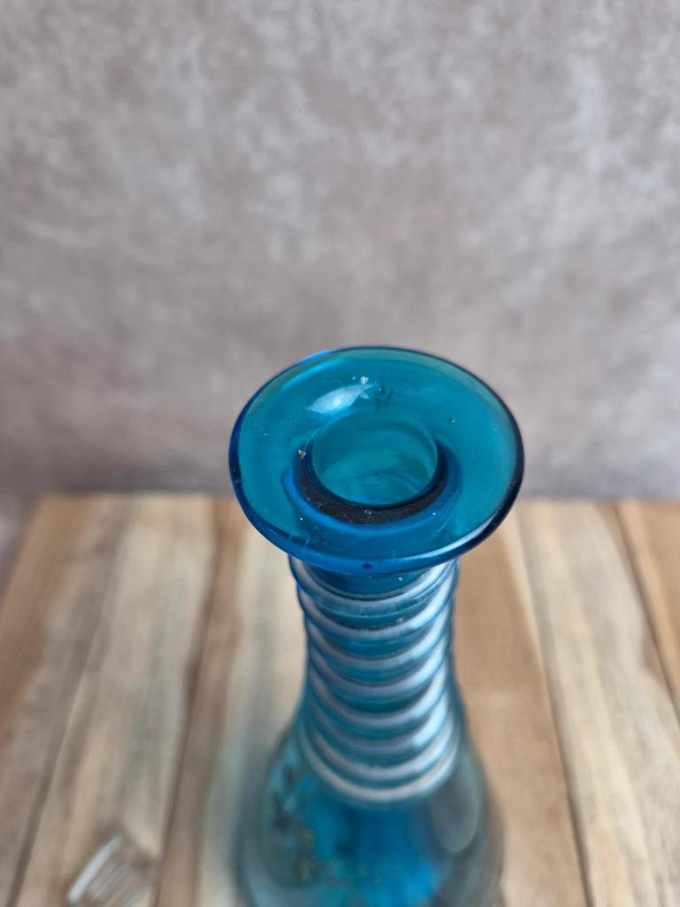 Bouteille ancienne Legras en verre bleu émaillé – décor floral Art nouveau