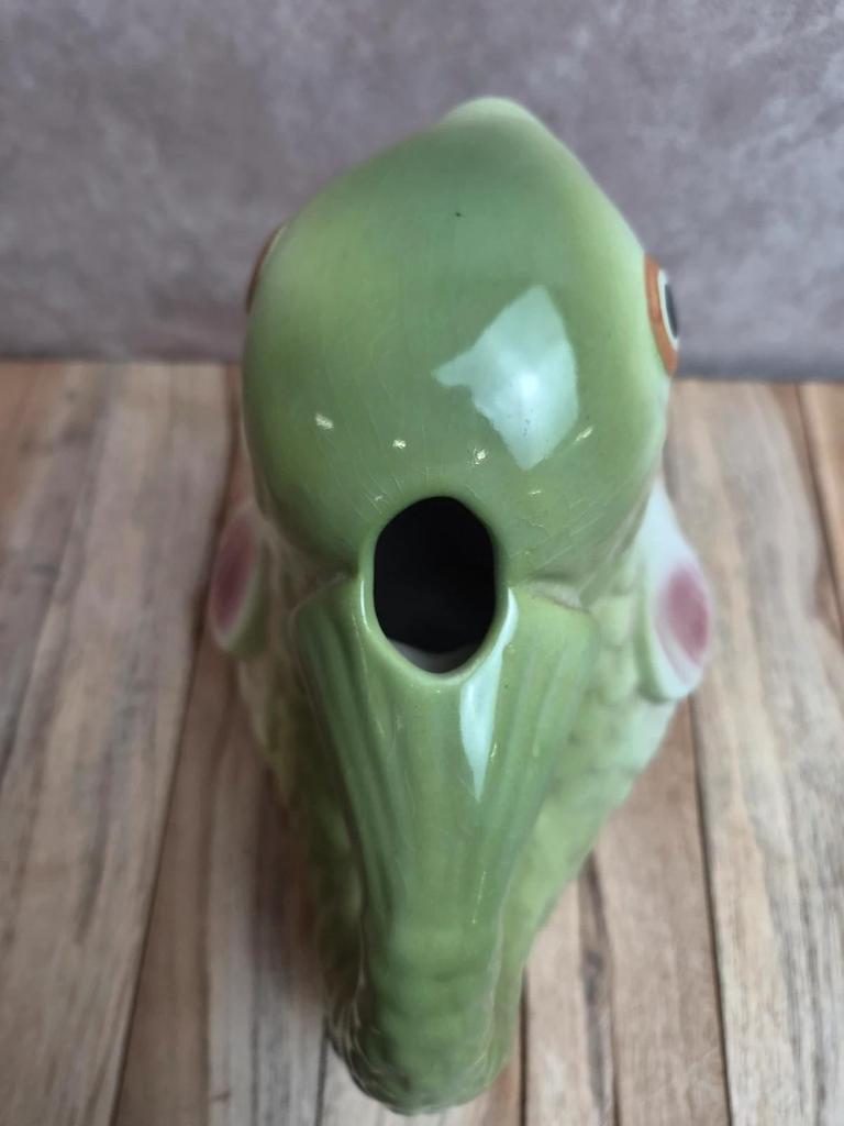 Pichet poisson vintage en barbotine polychrome – Carafe zoomorphe