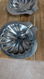 Lot de 4 coupelles anciennes en inox – forme coquille saint jacques