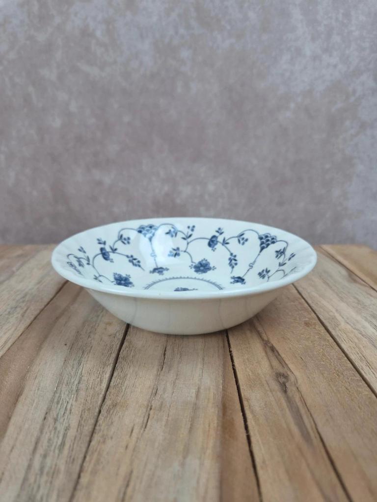 Bol Churchill England décor bleu floral – modèle style Finlandia / Blue Onion