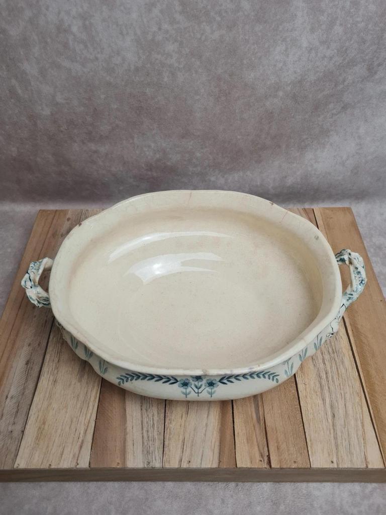 Soupière terre de fer ancienne décor bleu floral modèle Julien attribuée Grand Dépôt Paris