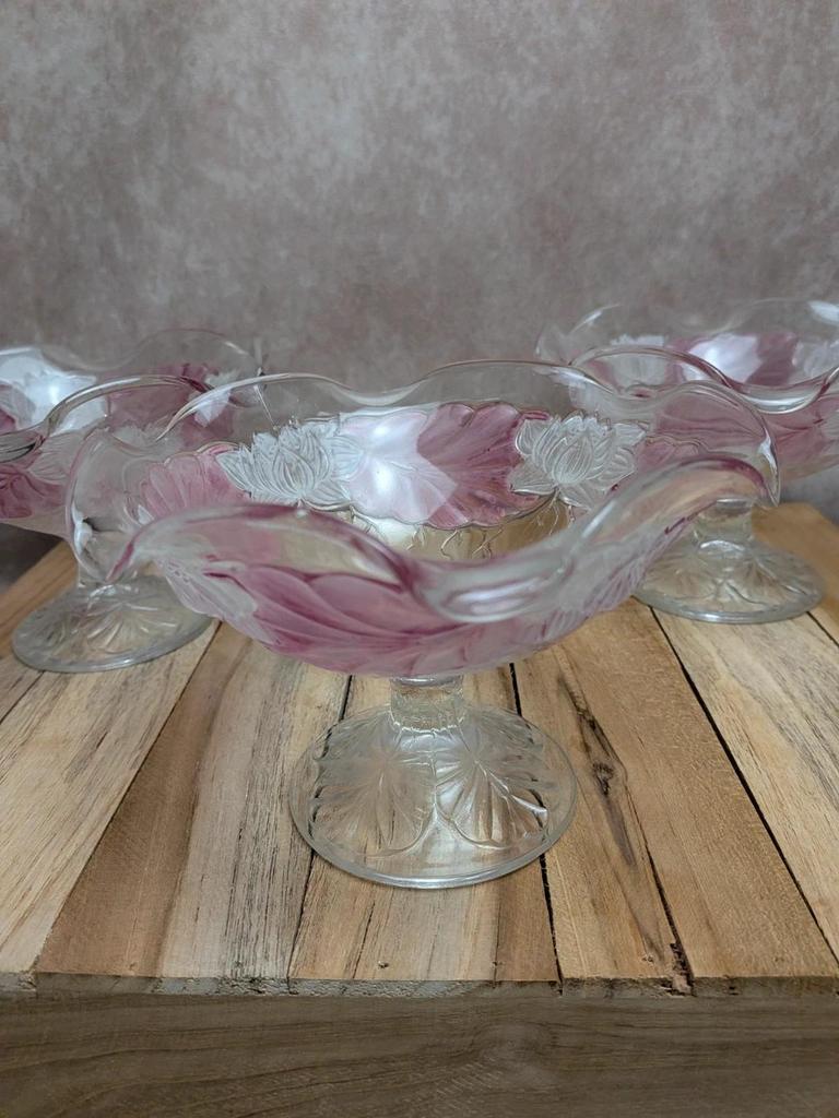 Lot de 3 coupes vintage en verre pressé décor floral rose