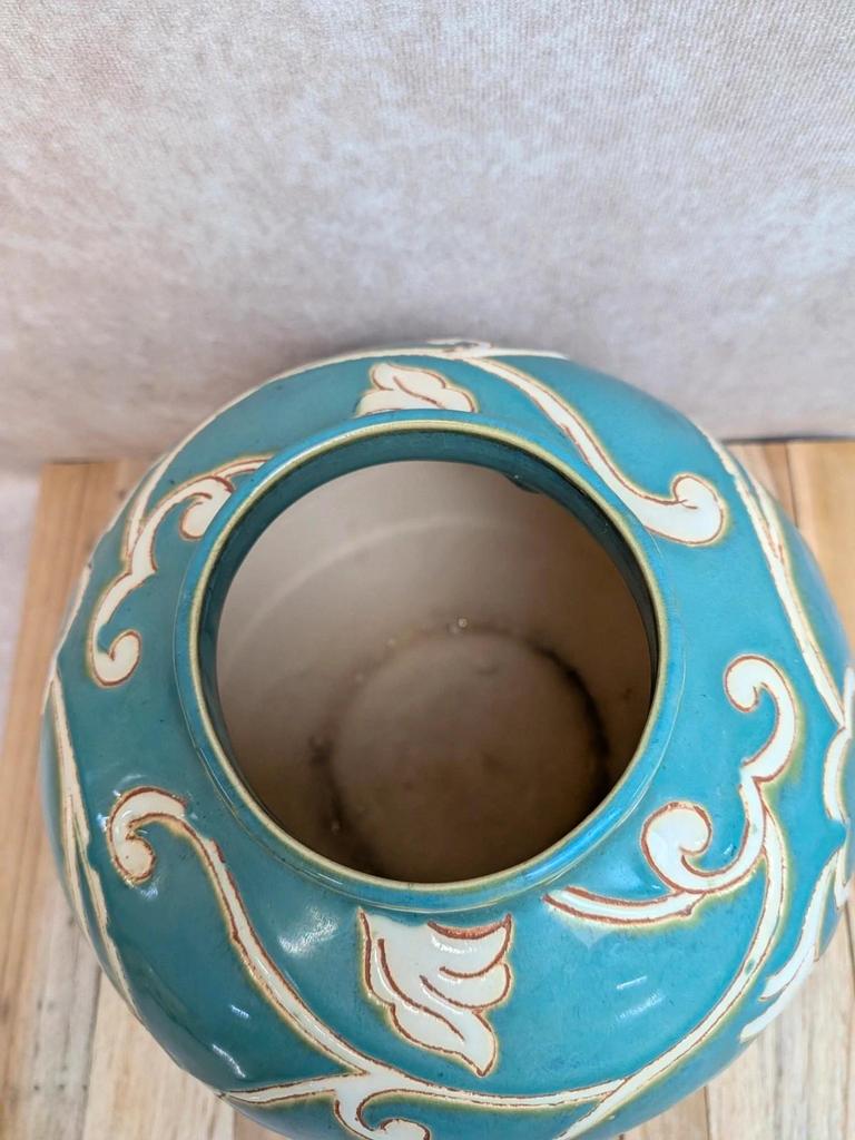 Vase boule vintage turquoise décor floral en relief