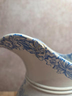 Broc ancien Jules Vieillard Bordeaux bleu & blanc – Terre de fer, décor floral – Xixe siècle