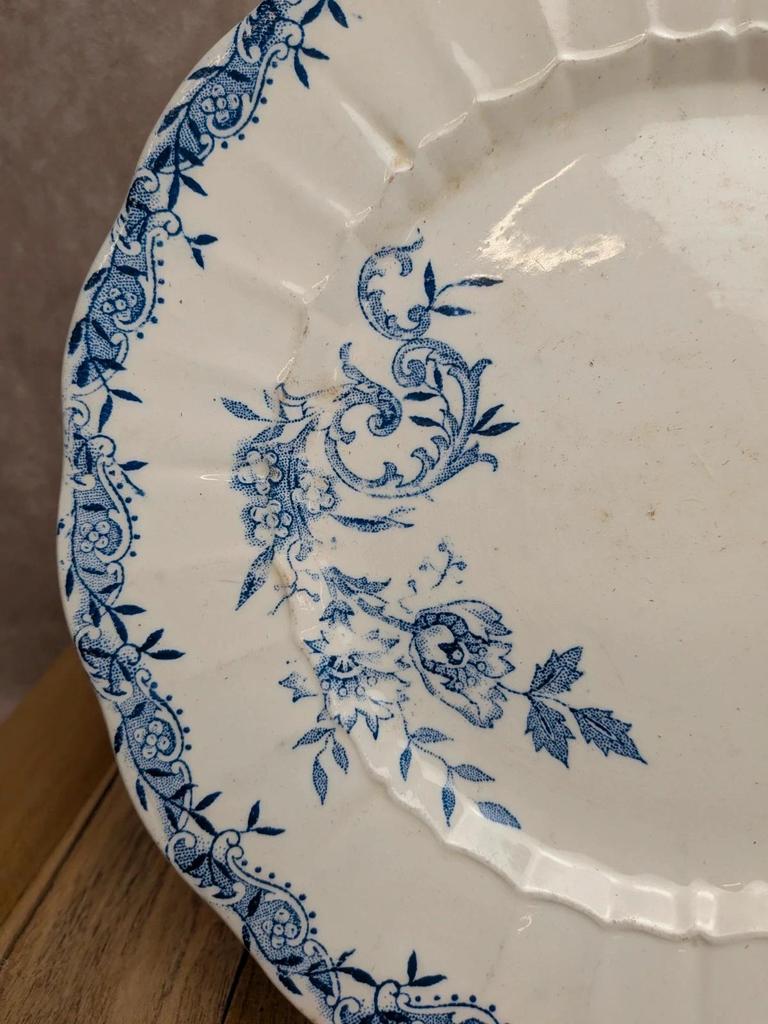 Assiette ancienne en terre de fer Clairefontaine, modèle Montespan