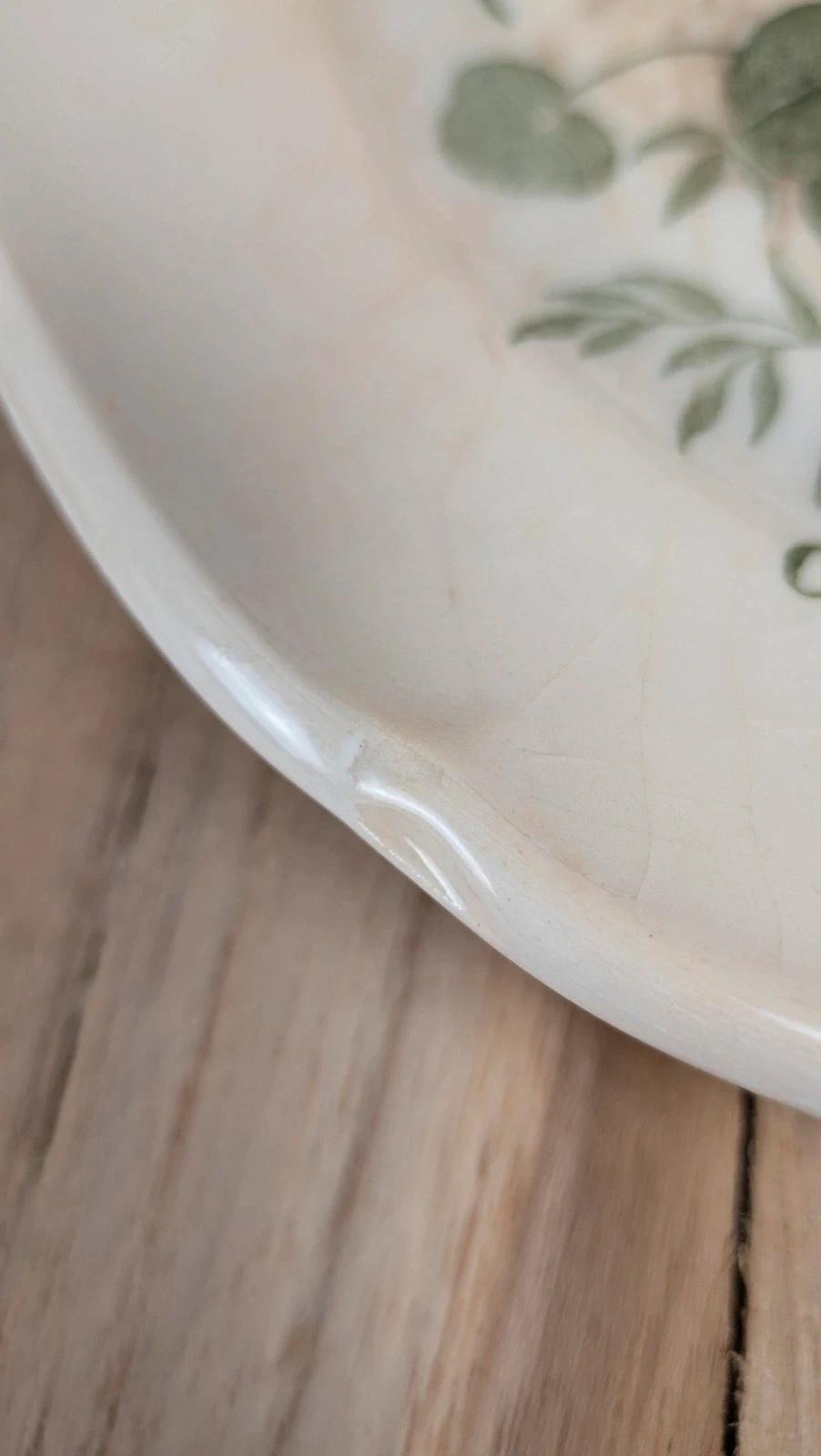 Lot de 2 assiettes Gien – Modèle Capucines – Faïence ancienne