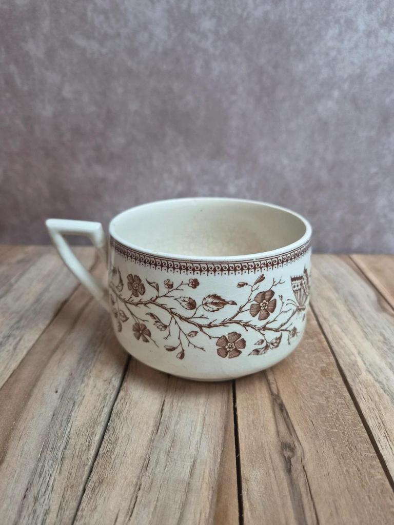 Ancienne tasse à chocolat Sarreguemines – décor abeille – fin Xixe