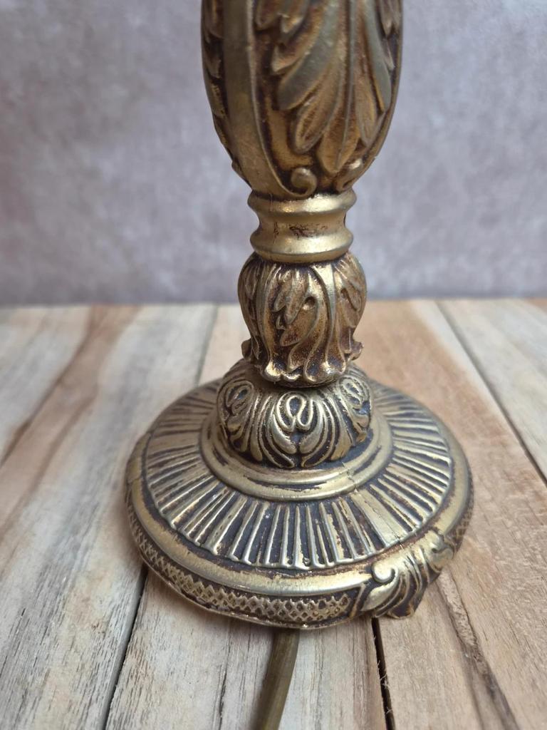 Lampe de table vintage en métal doré patiné style Louis Xvi