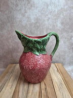 Pichet en barbotine forme fraise – céramique vintage