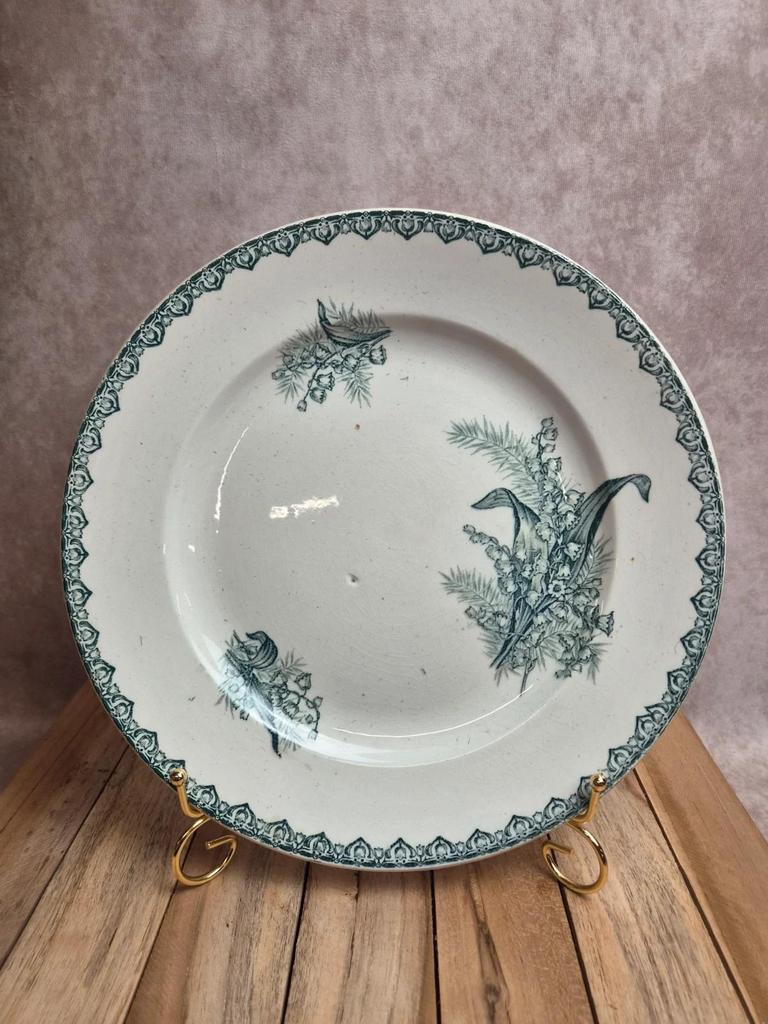 Grand plat rond ancien terre de fer, Saint-amandinoise – Modèle Muguet