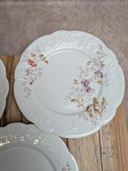 Lot de 3 assiettes anciennes en porcelaine décor floral