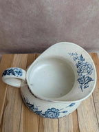 Petit broc joufflu ancien en terre de fer – décor floral bleu