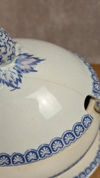 Saucière ancienne anglaise en faïence fine – décor violet – Xixe