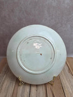 Assiette ancienne en barbotine – Décor d’hortensias mauves en relief – Art nouveau