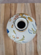 Vase ancien en faïence décorée main – décor floral & oiseau