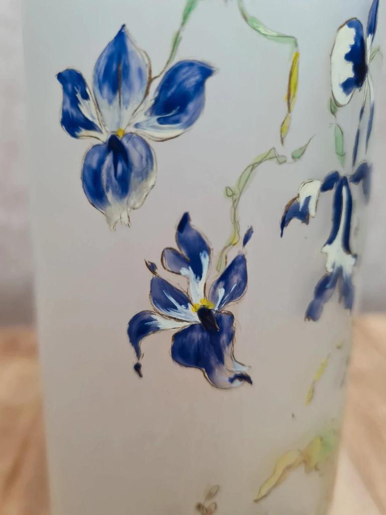 Vase ancien en verre givré décor iris peint main en relief signé Hr 🌿