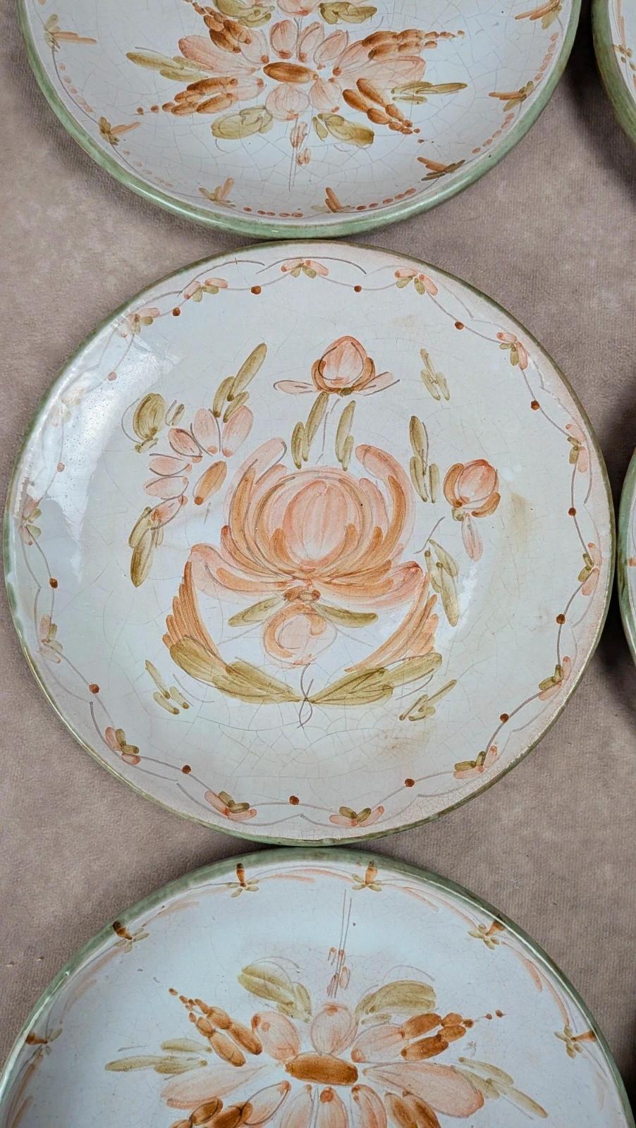 Lot de 6 assiettes plates artisanales signées Maïté – décors peints à la main