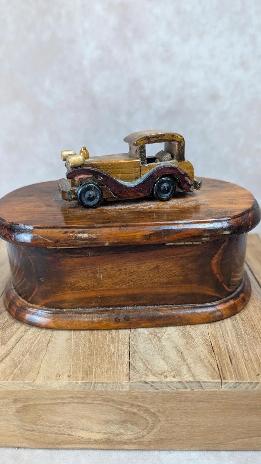 Boîte en bois décorative avec petite voiture 🚗