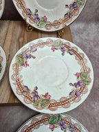 Lot de 6 assiettes à dessert anciennes Longwy – Modèle Violettes – Décor polychrome Art nouveau