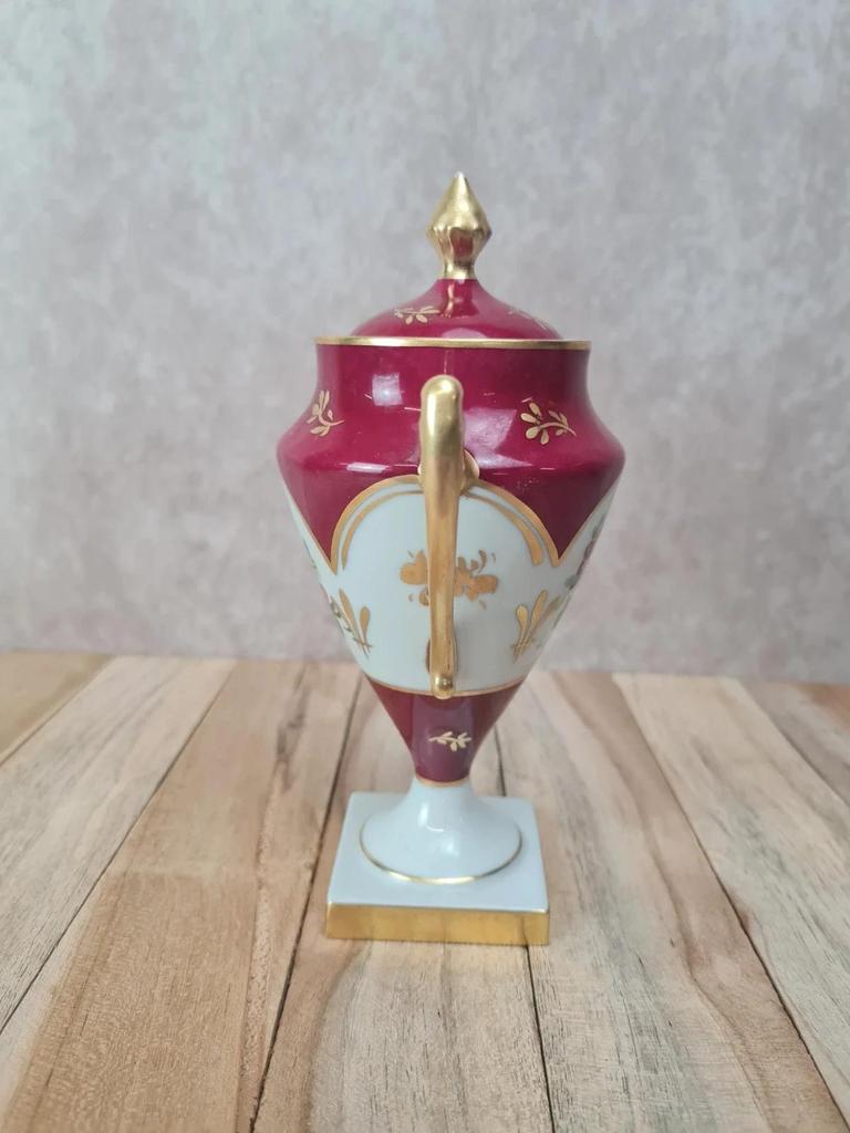 Pot couvert vintage en porcelaine de Limoges, décor peint main C.i.d. style amphore
