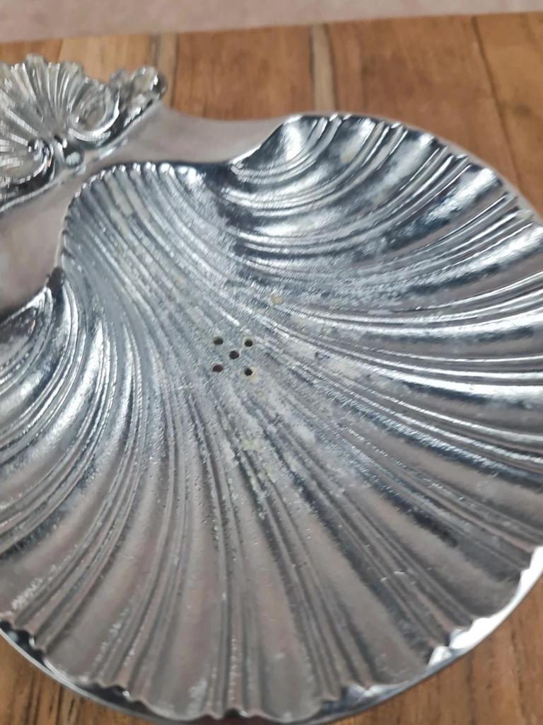 Porte-savon vintage en métal argenté – coquille décorative