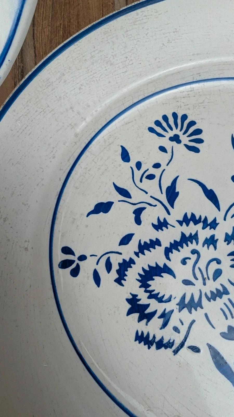 Lot de 2 assiettes anciennes Kg Lunéville modèle « Œillet »