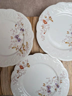 Lot de 3 assiettes anciennes en porcelaine décor floral