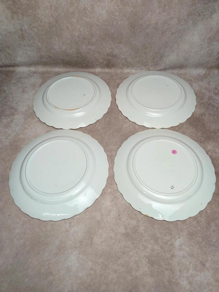 Lot de 4 grandes assiettes anciennes faïence liseré rouge festonné