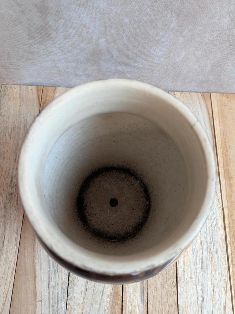 Pot de fleurs ancien en barbotine Théodore Lefront – coq et poule – Xixe