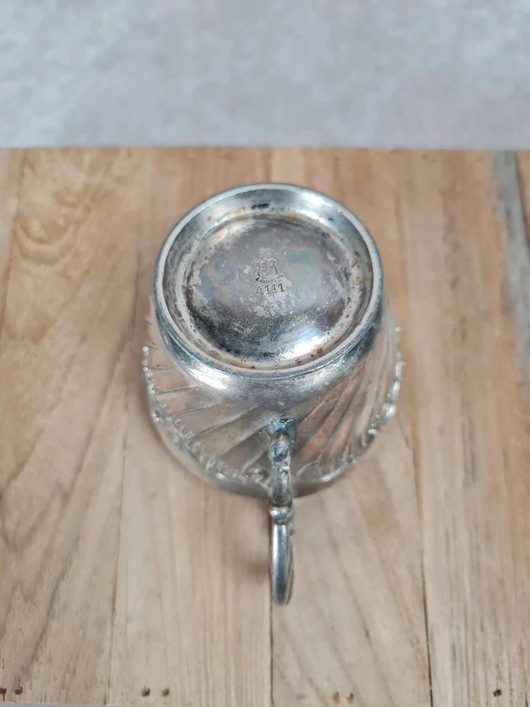 Élégante tasse et sous - tasse anciennes en métal argenté Gallia – modèle 4111