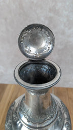 Élégante théière ancienne – Métal à la Reine