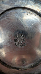 Élégante théière ancienne – Métal à la Reine