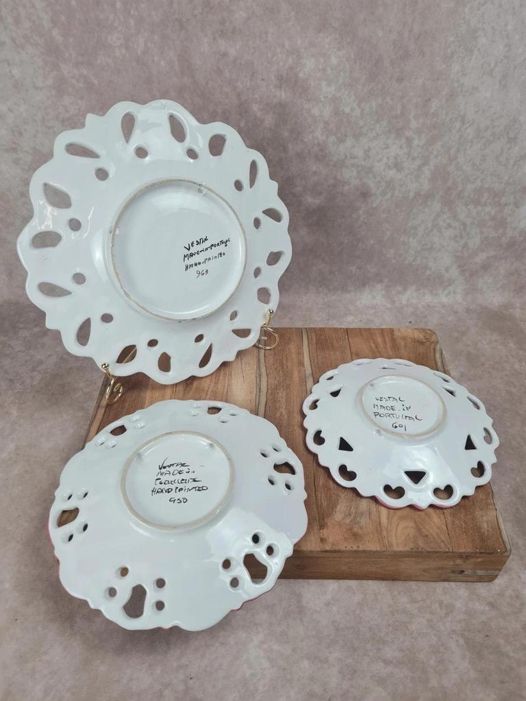 Ensemble ajouré vintage Vestal Portugal – 3 assiettes + saladier