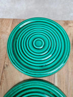 💚 Ensemble Vallauris vert émaillé – centre de table & dessous de bouteille vintage