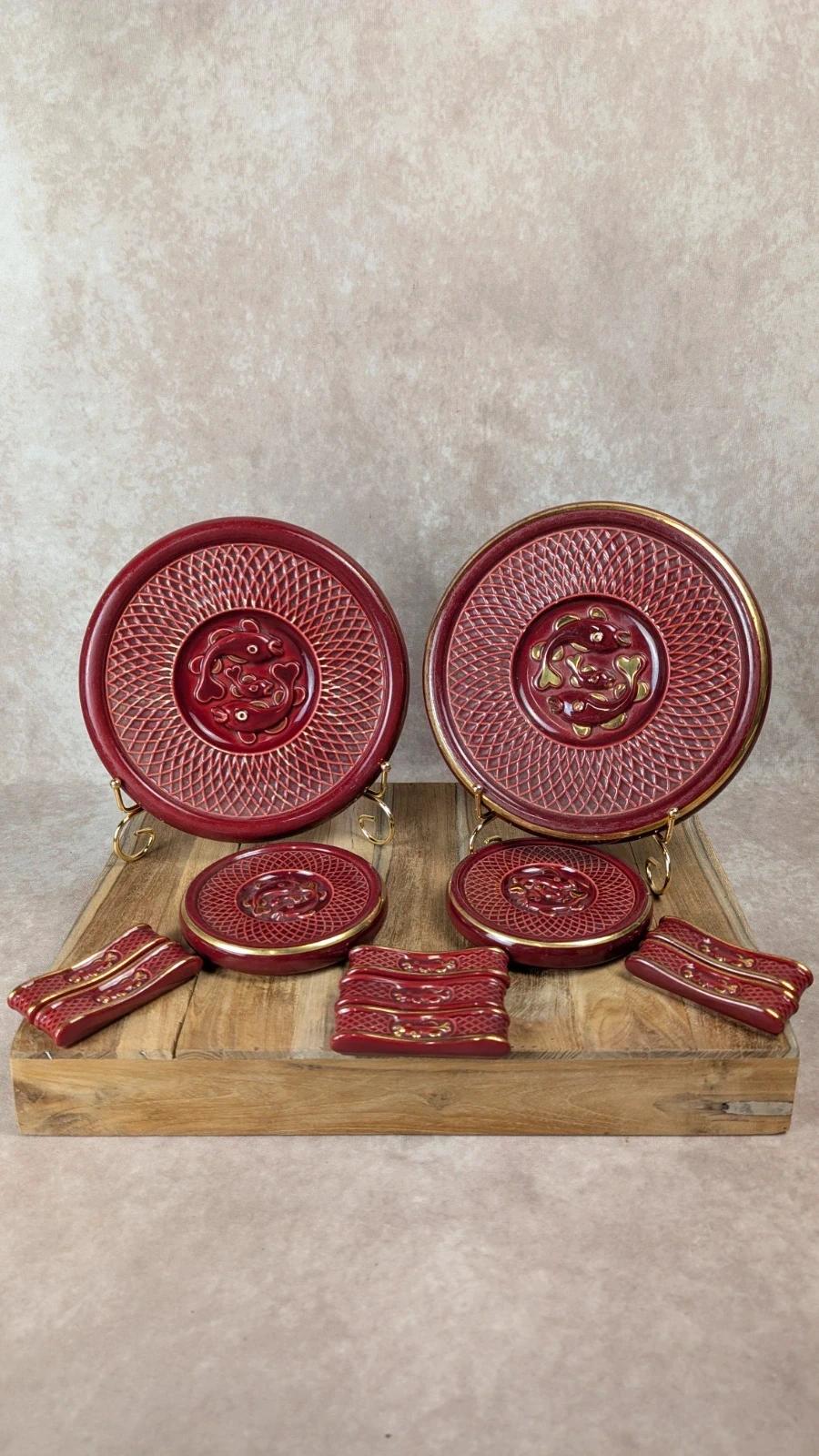 Ensemble vintage Verceram rouge bordeaux et doré