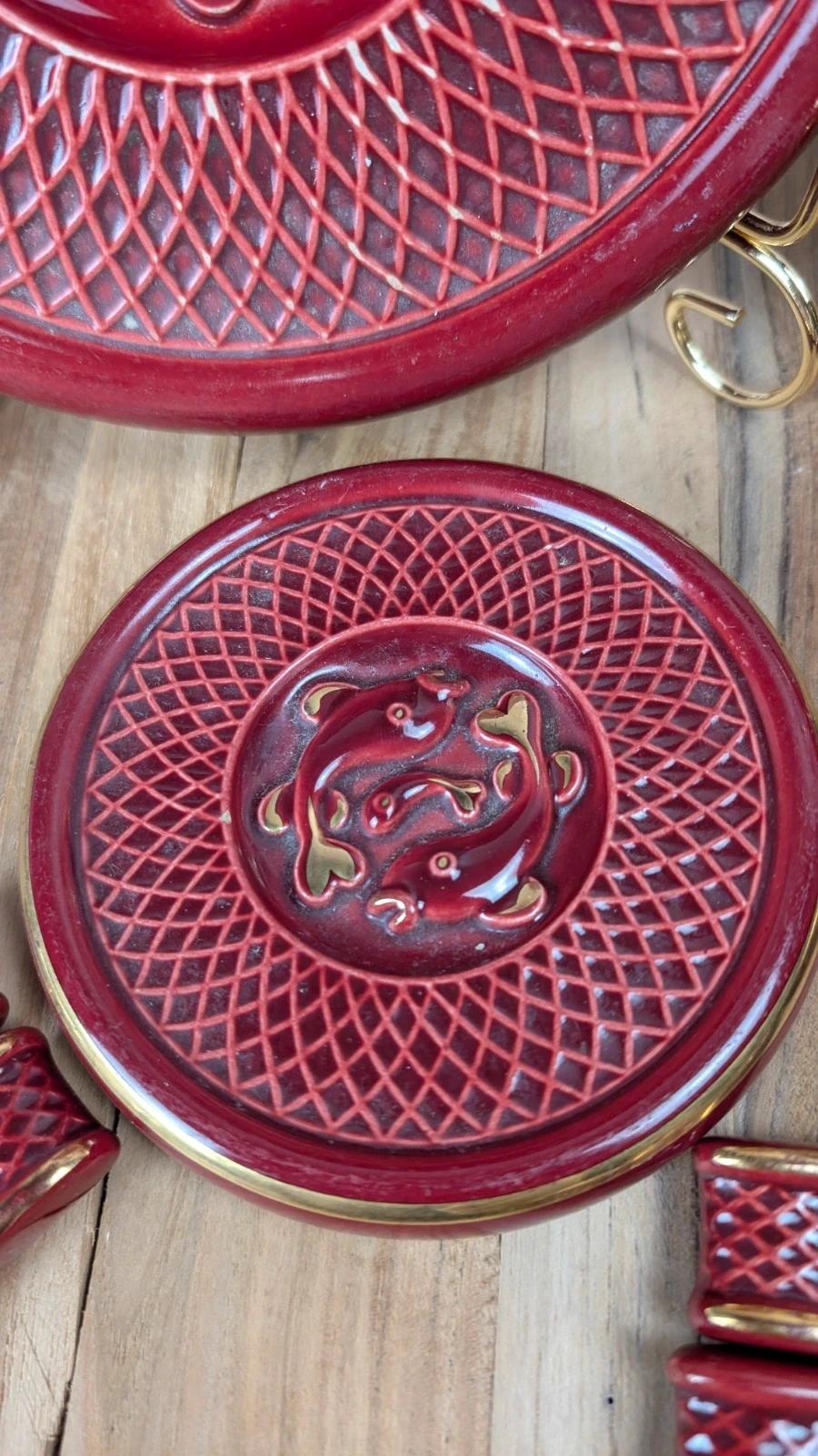 Ensemble vintage Verceram rouge bordeaux et doré