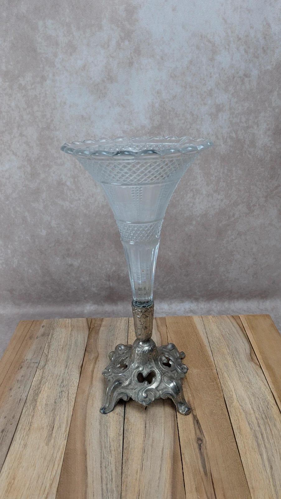 Vase tulipe vintage en verre pressé sur pied métal argenté – centre de table