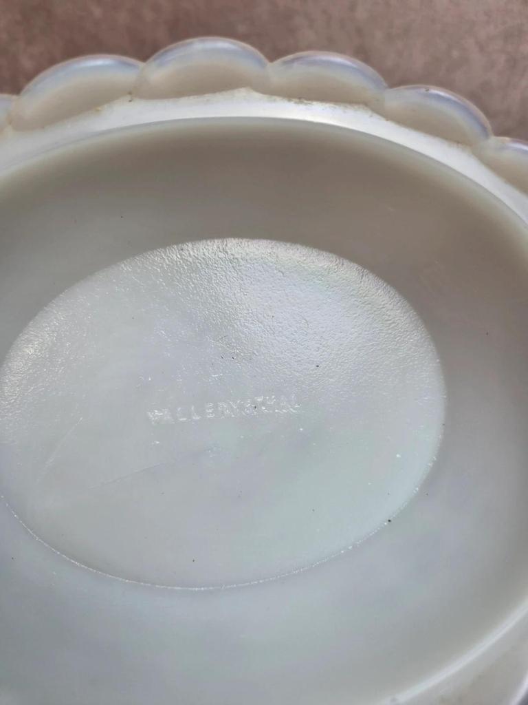 Service à œufs ancien Vallérysthal en opaline – poule et 6 coquetiers