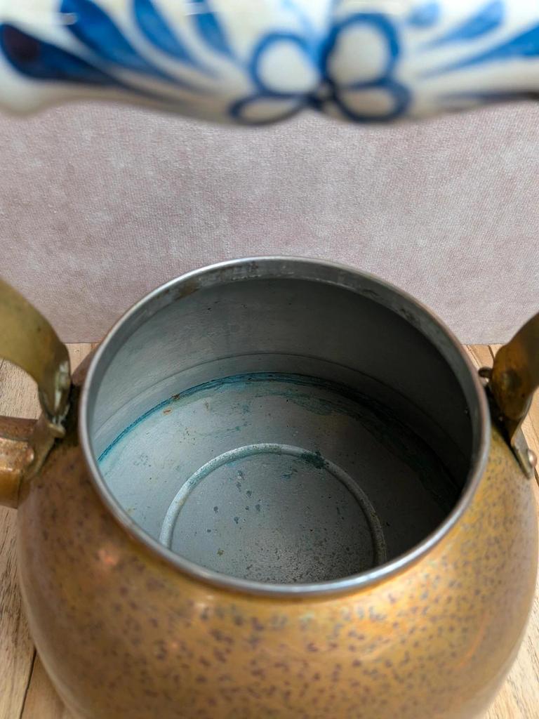 Bouilloire vintage en cuivre et porcelaine – Portugal