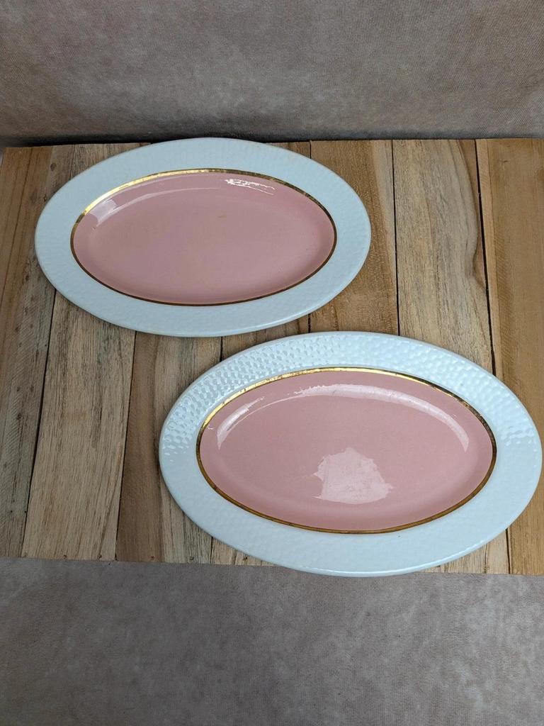 Lot de 2 petits plats ovales terre de fer L’amandinoise modèle Excellence rose et doré