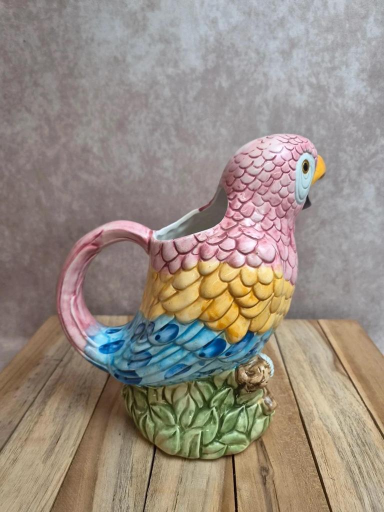 Pichet perroquet multicolore en barbotine – faïence vintage