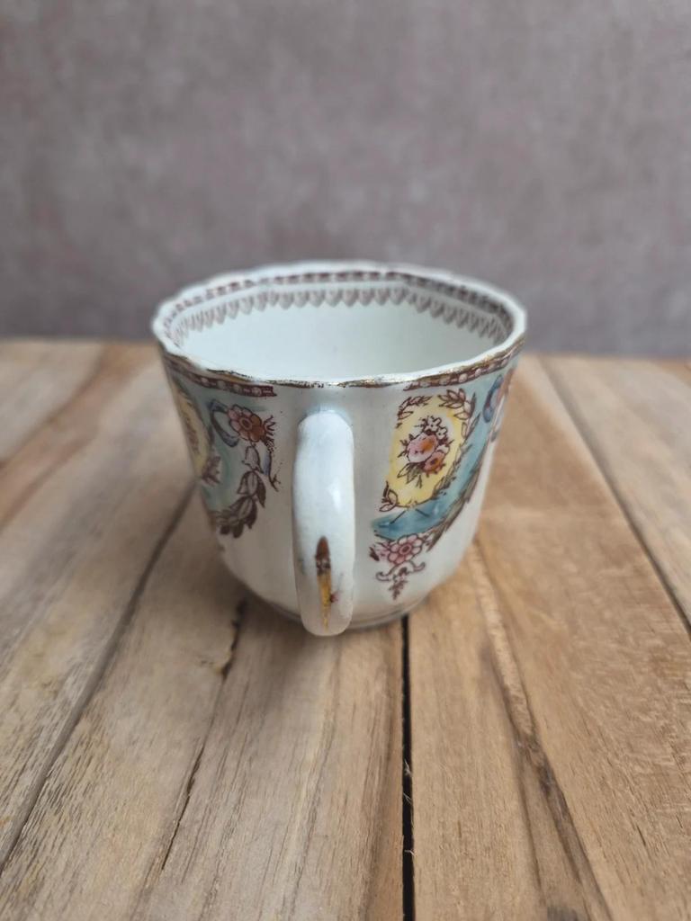 Tasse et soucoupe ancienne Gien – décor polychrome style Louis Xvi – Xixe