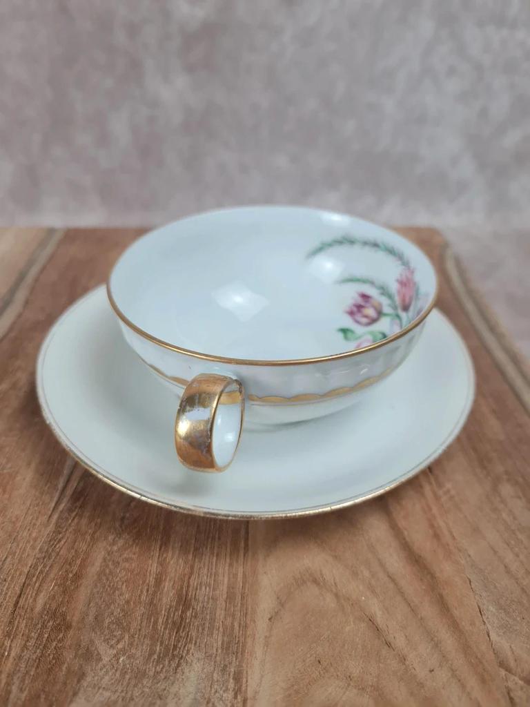 Lot de 2 tasses et sous-tasses en porcelaine Limoges – décor peint main signé