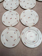 Lot de 10 petites assiettes en porcelaine fleurie et dorée vintage