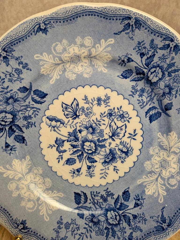 Assiette anglaise Ironstone bleu décor floral & papillons