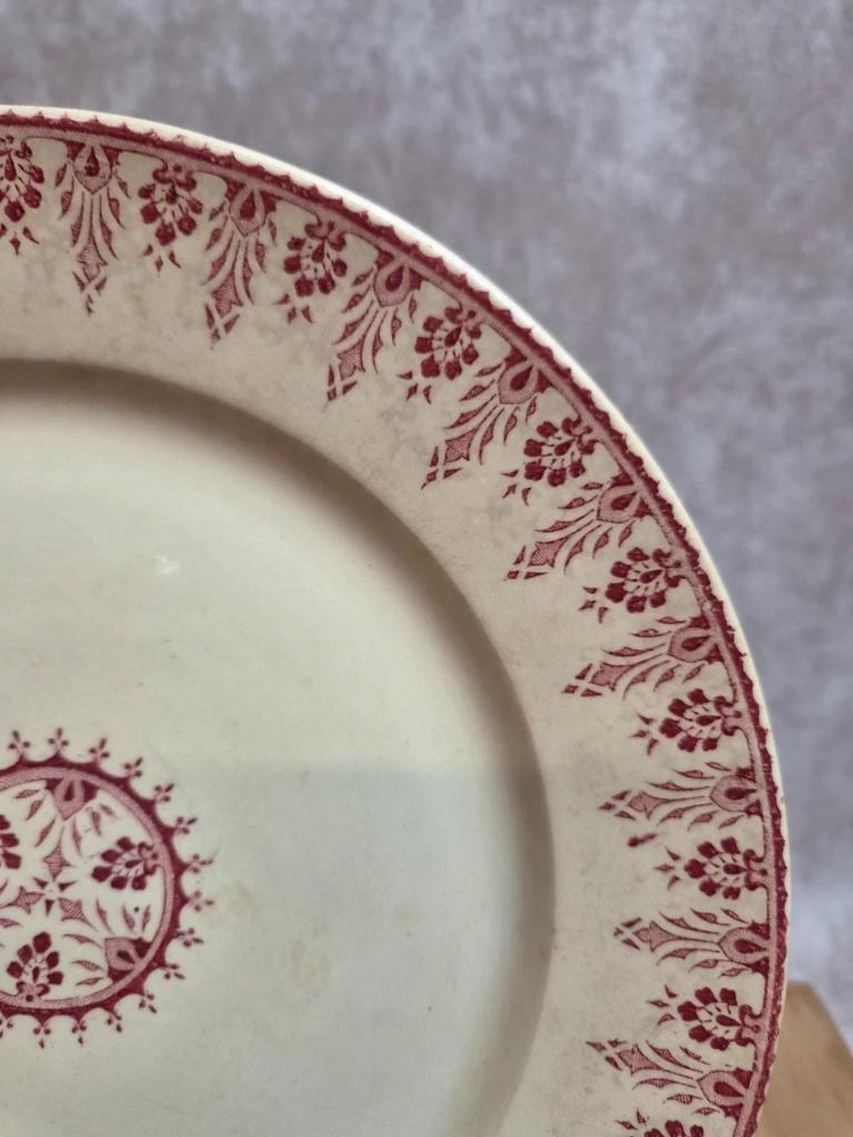 Assiette ancienne Sarreguemines & Digoin modèle Alger rouge – Terre de fer décor floral