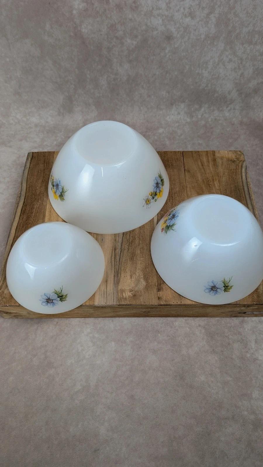 Lot de 3 saladiers vintage Arcopal – motif fleurs des champs