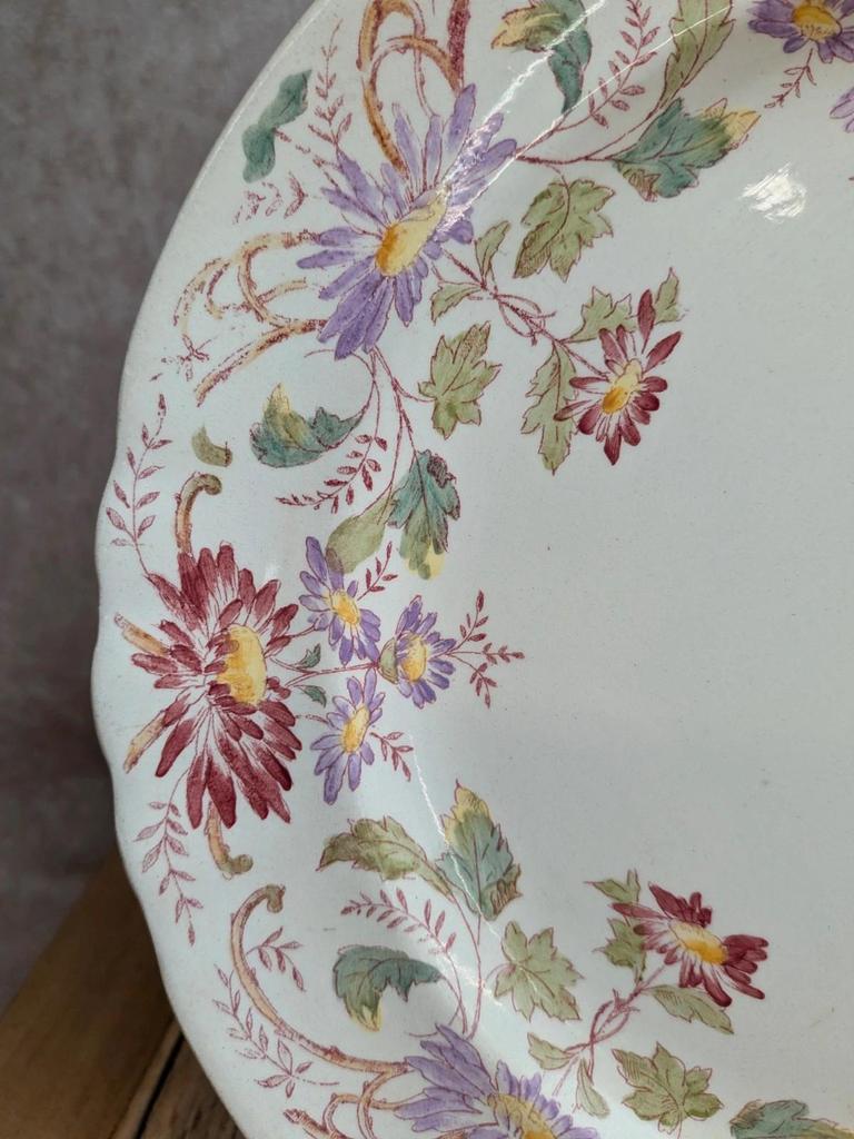 Assiette plate Terre de fer Longchamp Pâquerette – Décor floral polychrome ancien