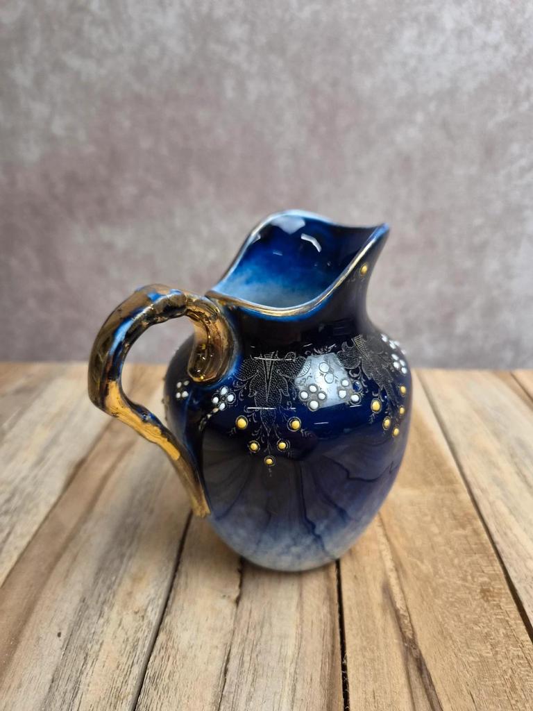 Petit pot à lait ancien Kg Lunéville bleu cobalt décor émaillé en relief
