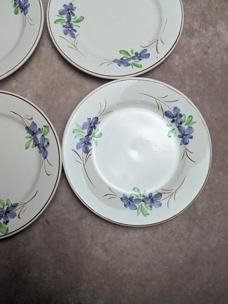 Lot de 9 assiettes anciennes en terre de fer – Opaque de Bordeaux – décor floral peint main
